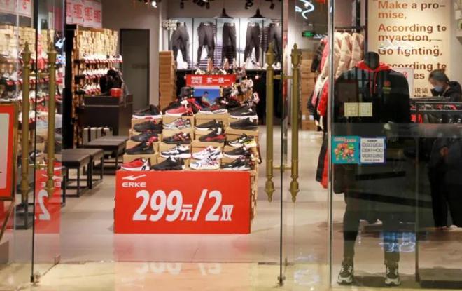 0元左右跑步鞋出炉：平民跑鞋受追捧球盟会首页入门“跑鞋之王”！10(图1)