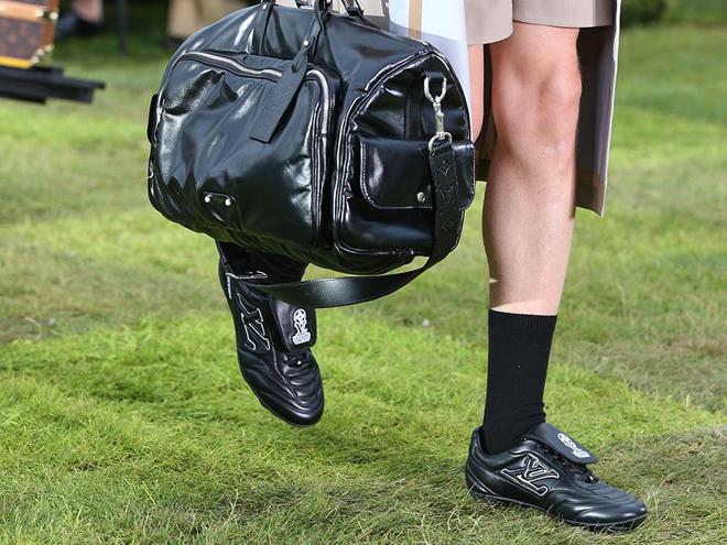 运动鞋即将上市、adidas 带来亚马尔首款签名足球鞋球盟会app每周鞋报：LV Footprint 足球(图2)